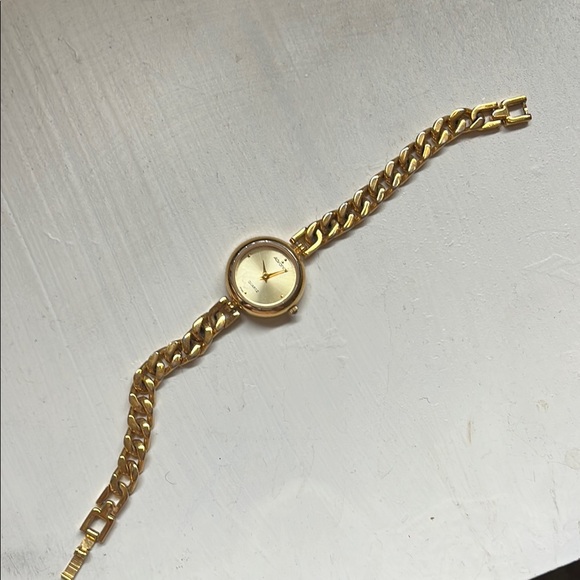 Elegant Gold Women's Watch - Picture 1 of 2